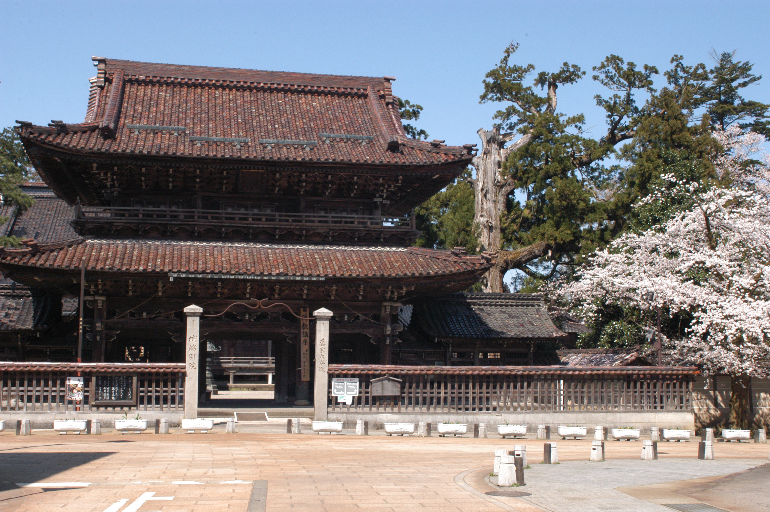 城端別院 善徳寺（ぜんとくじ）